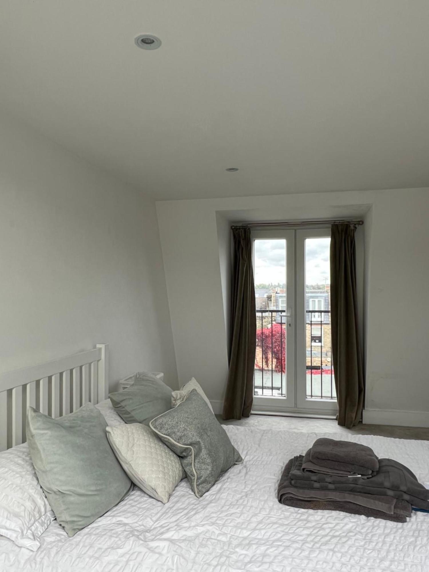 Gorgeous 3 Bedroom In Quaint Southfields Appartement *